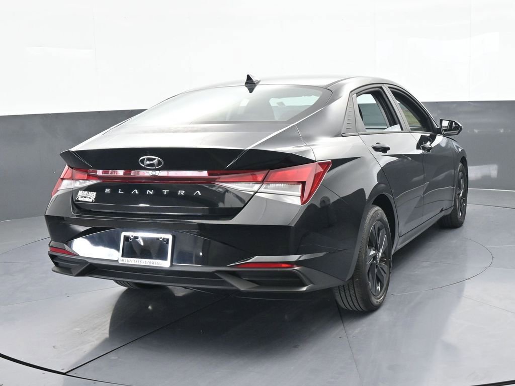Used 2023 Hyundai Elantra SEL image 5