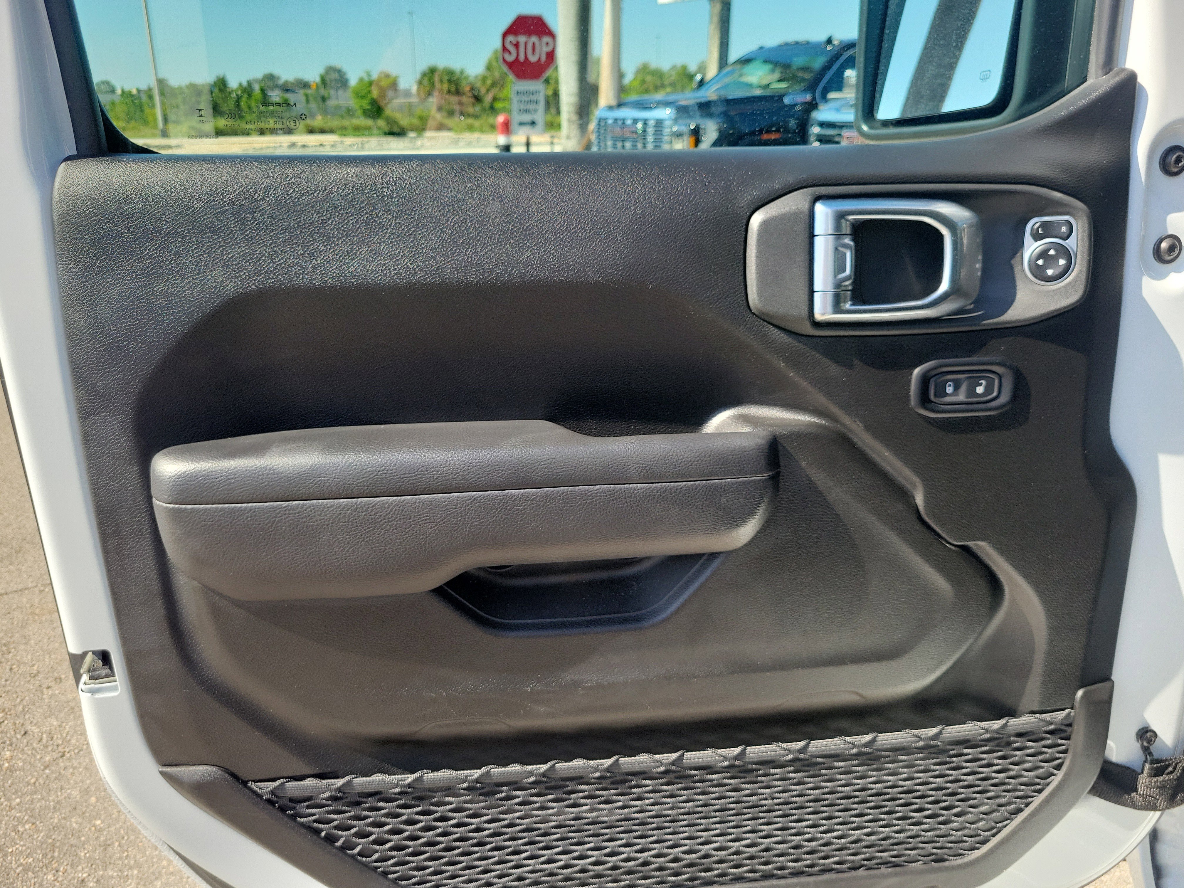 Used 2025 Jeep Wrangler Sport image 24