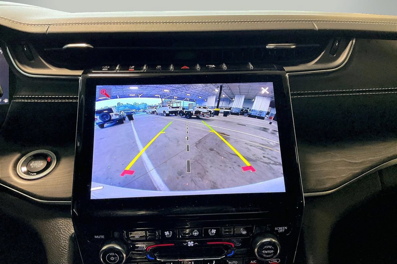 Certified 2022 Jeep Grand Cherokee Overland w/ Luxury Tech Group IV AWD/4WD image 15