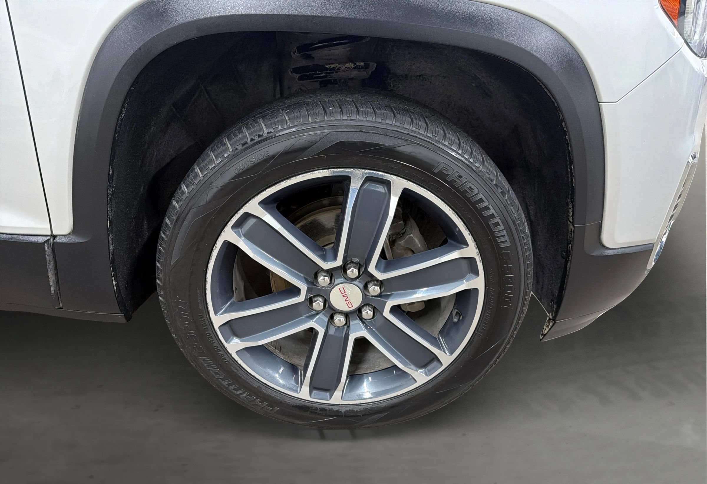 Used 2020 GMC Acadia SLT w/ LPO, Cargo Package FWD image 46