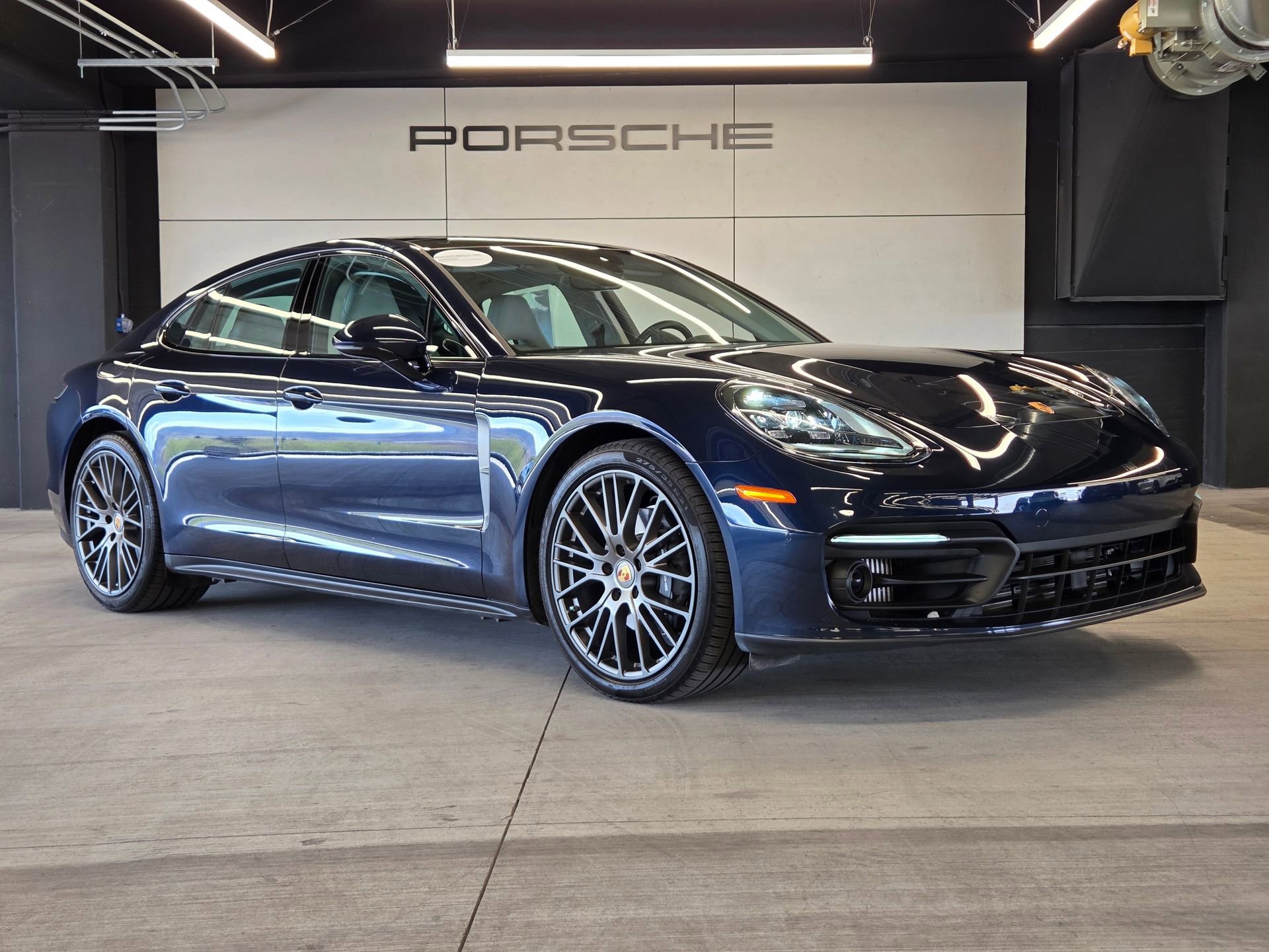 Certified 2023 Porsche Panamera 4 Platinum Edition image 32