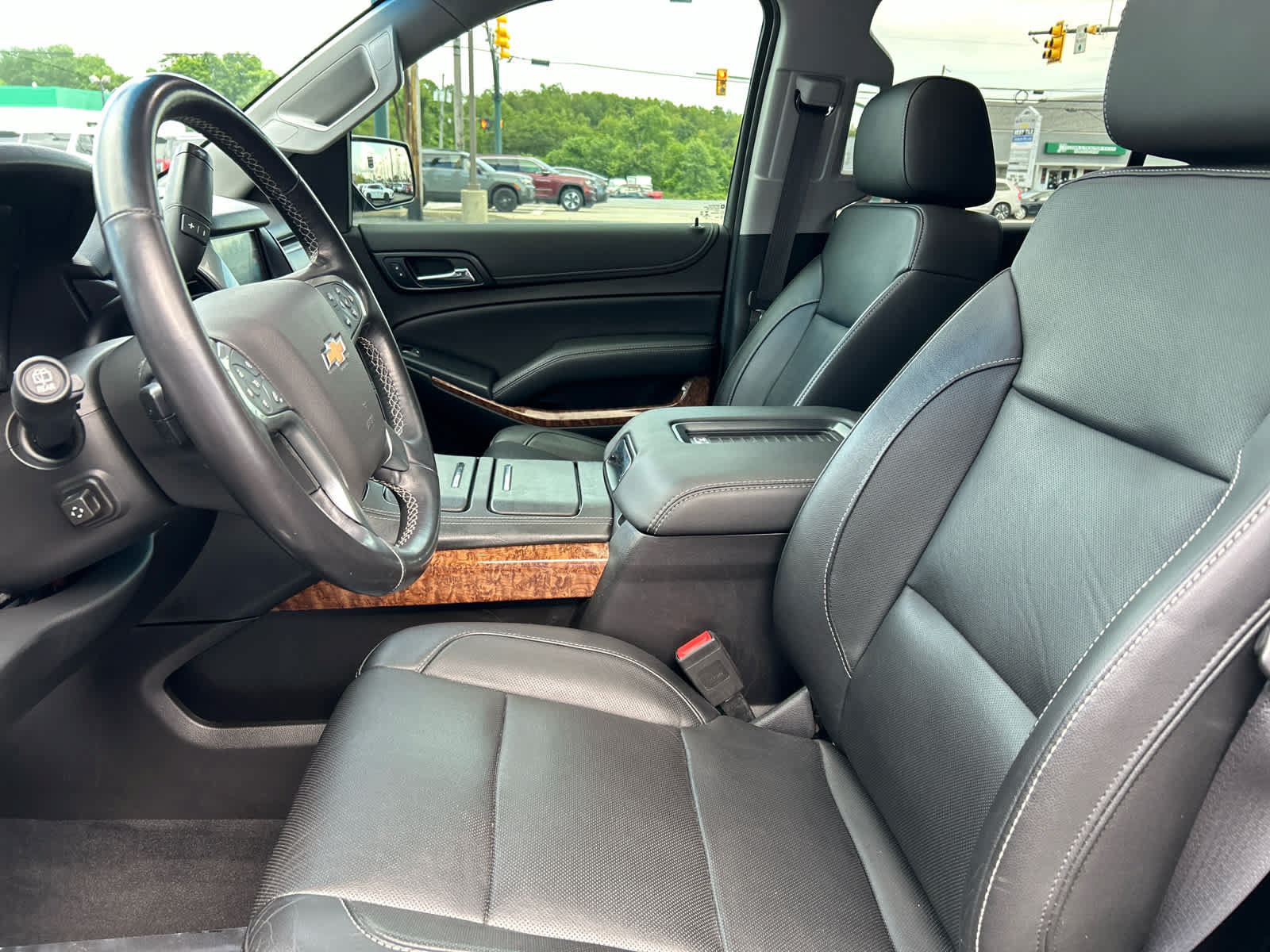 Used 2019 Chevrolet Suburban Premier AWD/4WD image 3