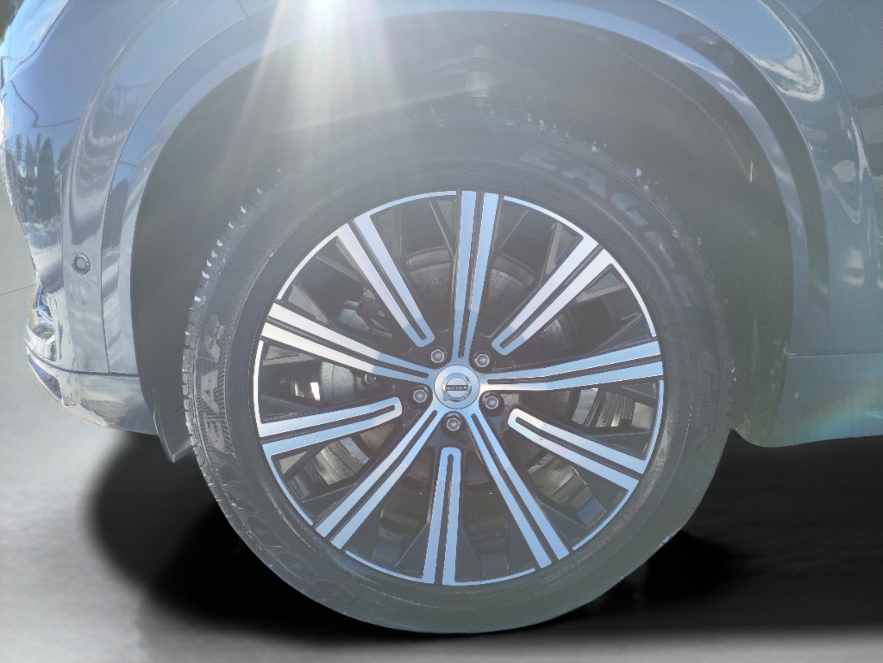 Used 2023 Volvo XC90 B5 Plus image 13