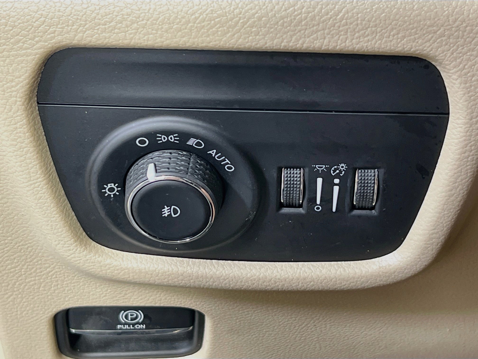 Used 2023 Jeep Grand Cherokee Limited AWD/4WD image 10