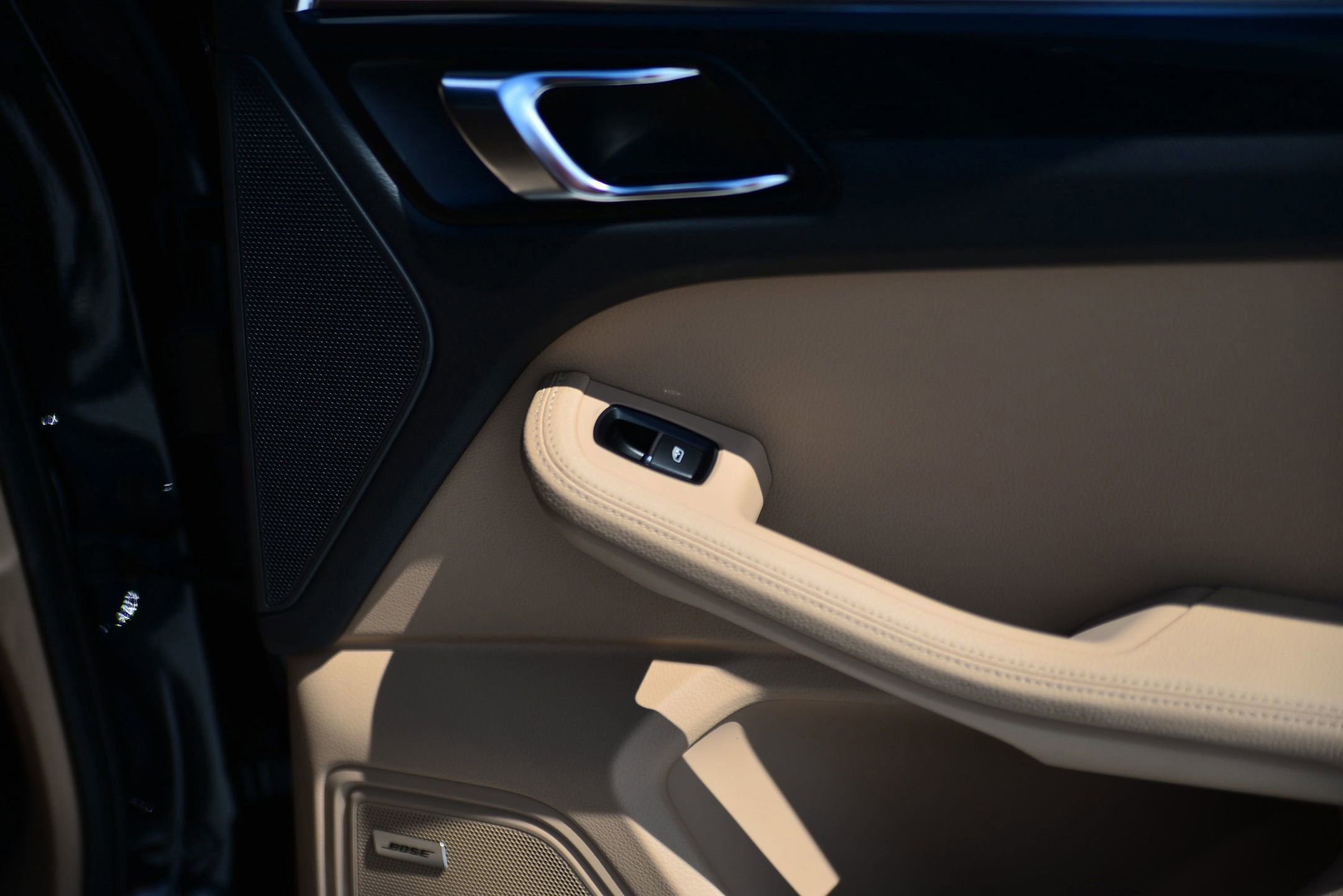 Used 2025 Porsche Macan image 28