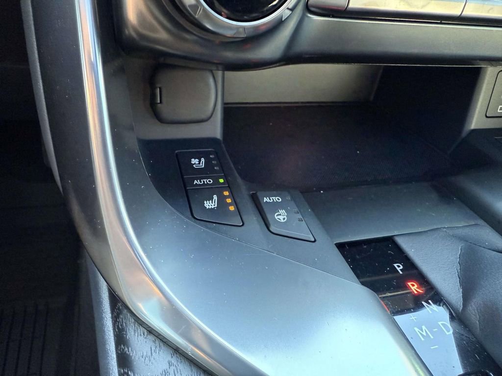 Used 2024 Lexus LX 600 4WD w/ Luxury Package image 28