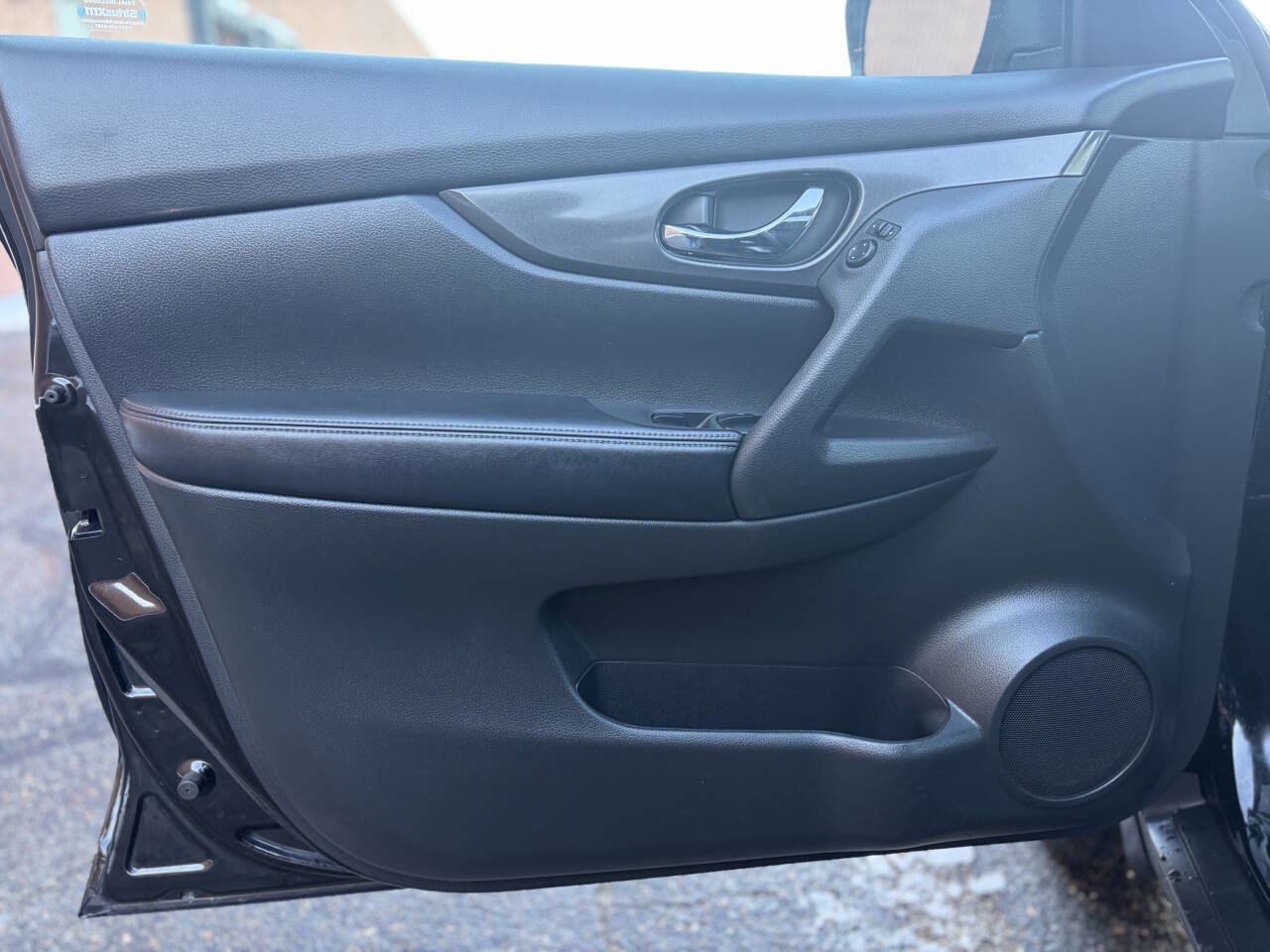 Used 2017 Nissan Rogue SV image 11