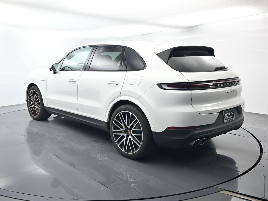Certified 2025 Porsche Cayenne S AWD/4WD image 3