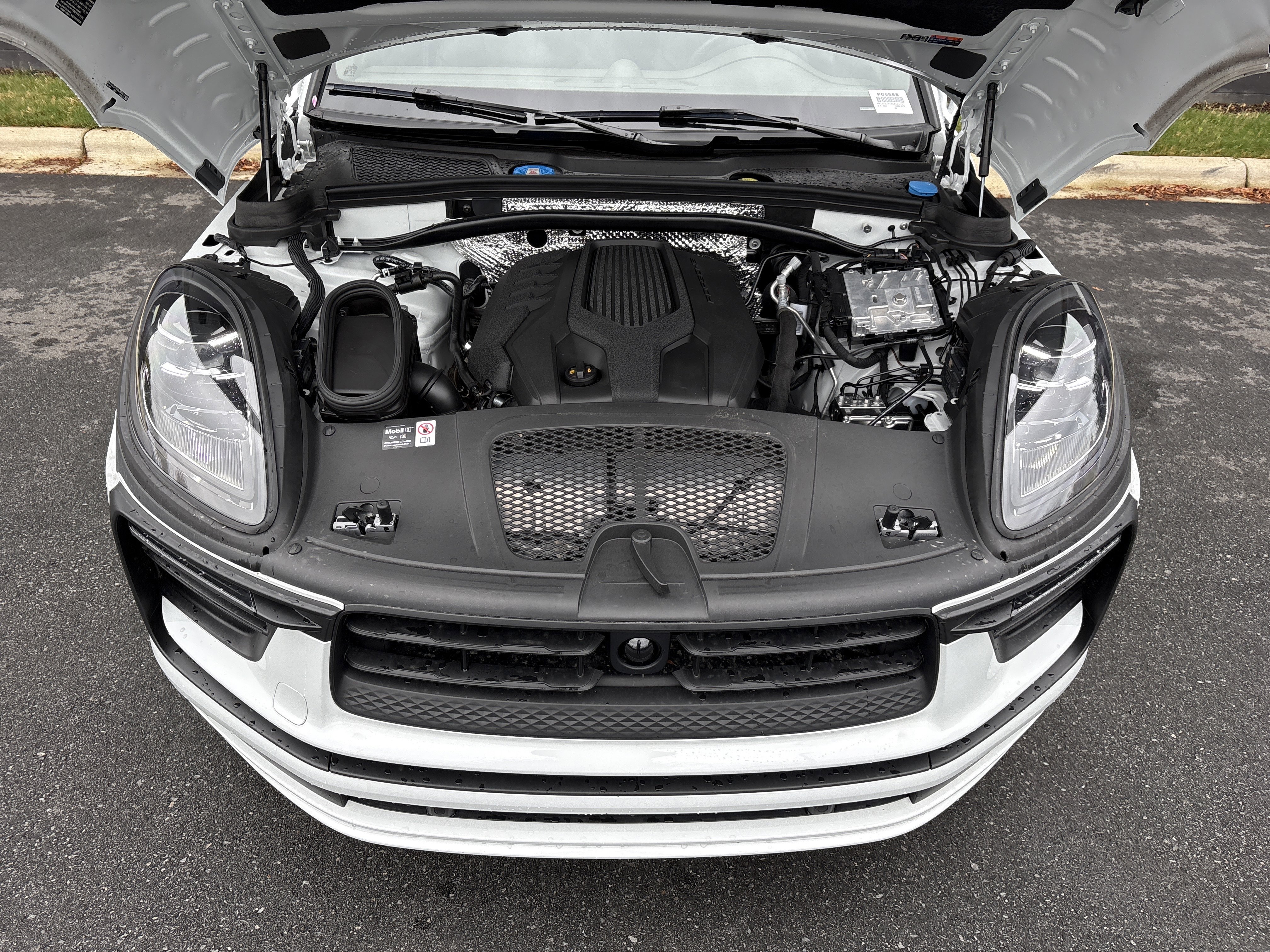 Certified 2025 Porsche Macan image 39