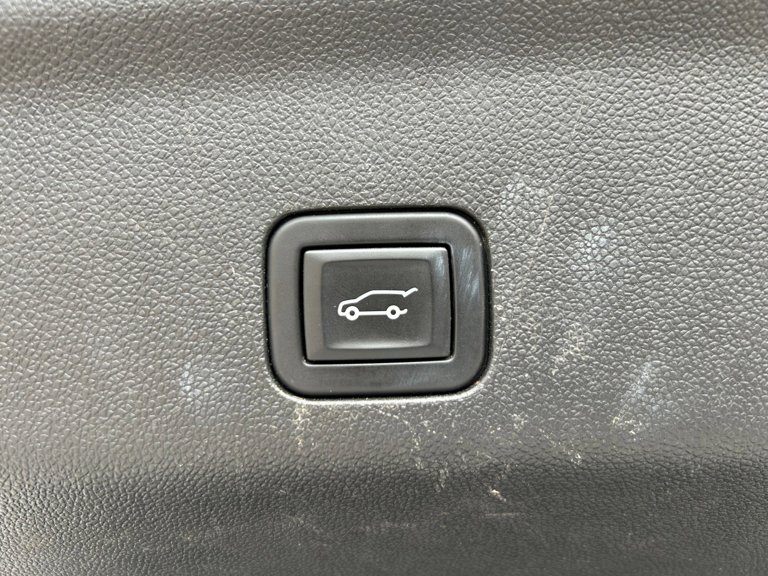 Used 2023 Chevrolet Tahoe High Country AWD/4WD image 13