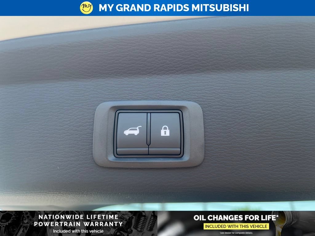 New 2026 Mitsubishi Outlander AWD image 23