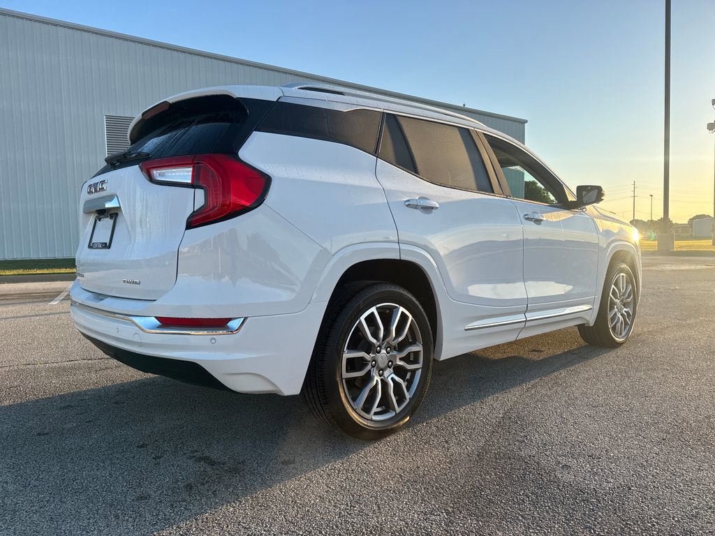Used 2024 GMC Terrain Denali w/ Denali Premium Package AWD/4WD image 8