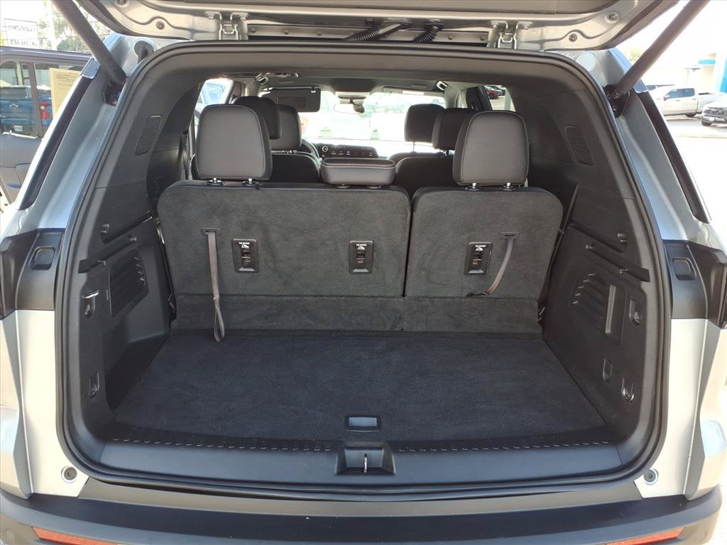 Used 2025 Chevrolet Traverse LT FWD image 15
