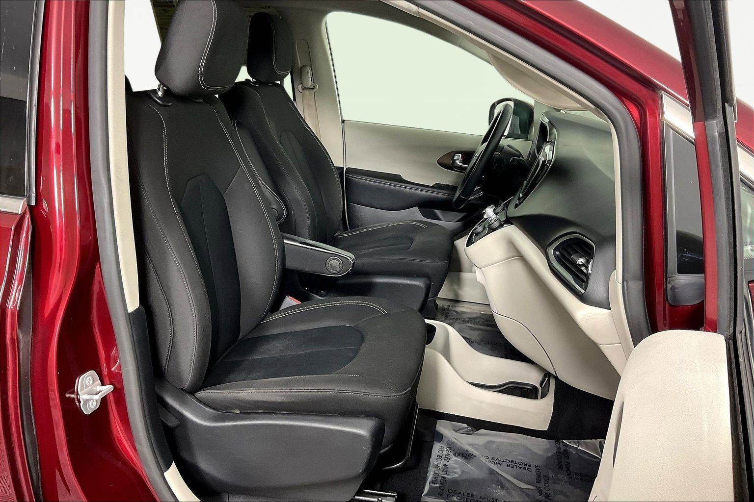 Used 2020 Chrysler Voyager LX w/ Cold Weather Group image 29