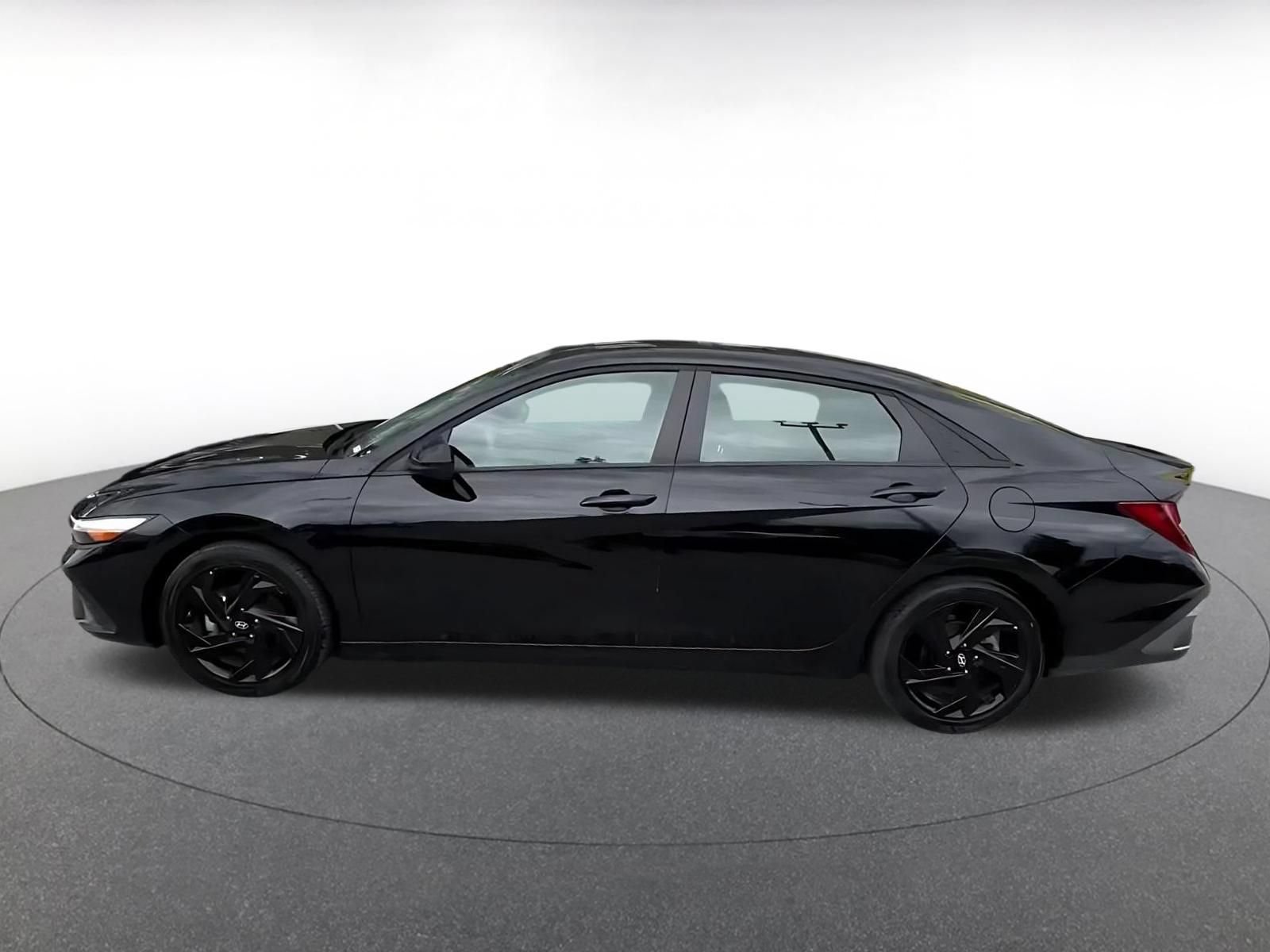 Used 2026 Hyundai Elantra Sport FWD image 9