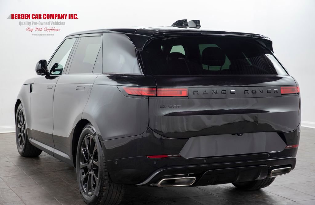 Used 2025 Land Rover Range Rover Sport SE image 12