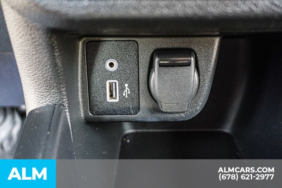 Used 2022 Nissan Versa SV FWD image 39