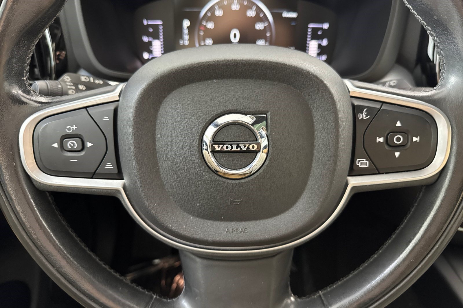Used 2019 Volvo XC60 T6 Momentum AWD/4WD image 11
