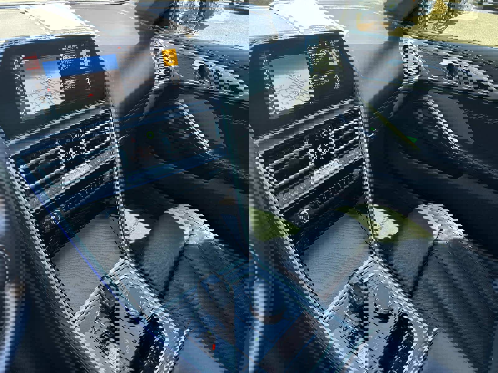 Used 2020 BMW 840i Convertible w/ Comfort Seating Package image 17