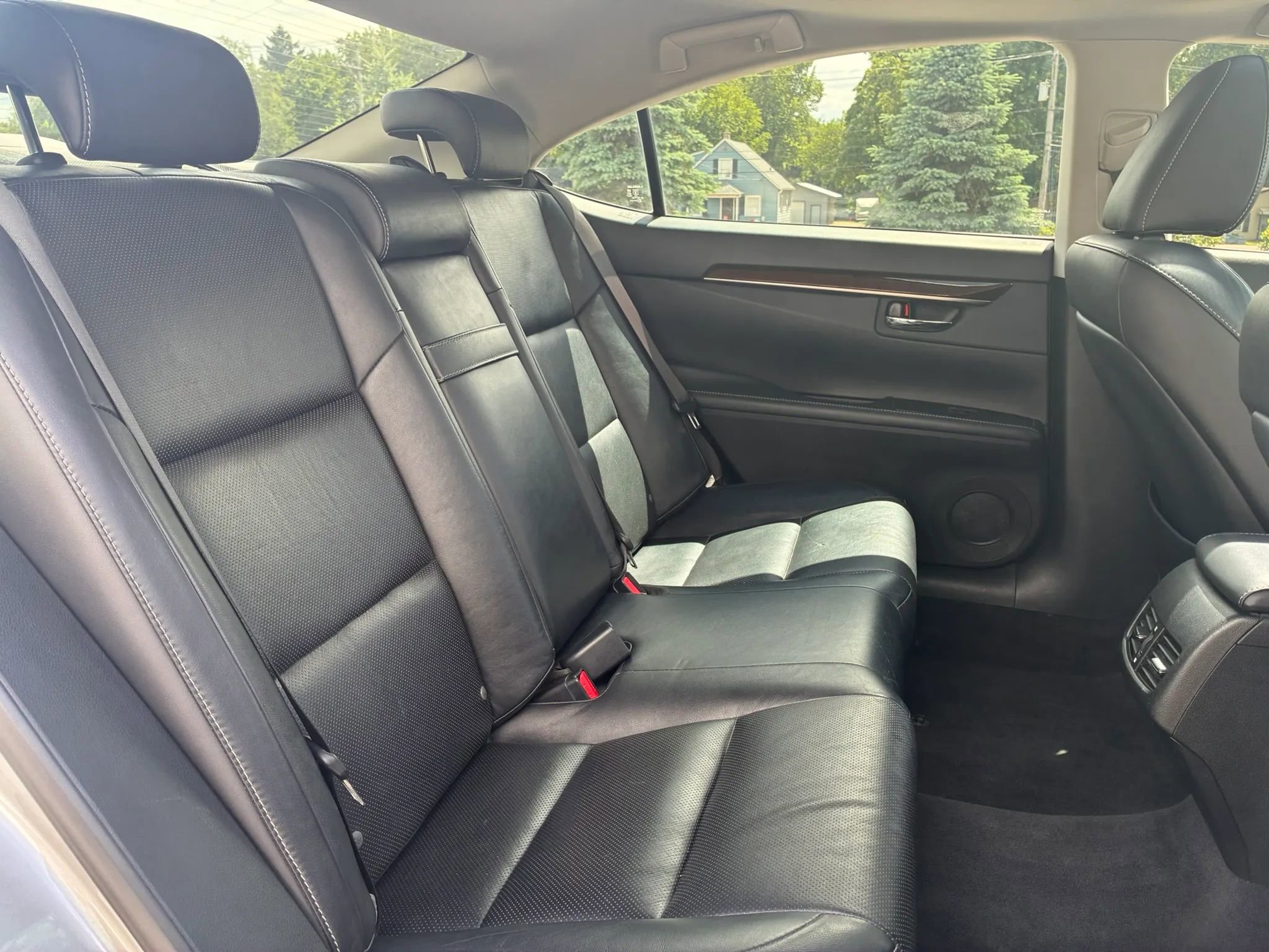 Used 2015 Lexus ES 350 w/ Luxury Package FWD image 16