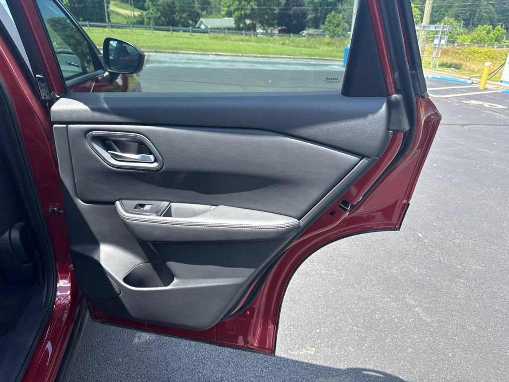Used 2026 Nissan Rogue SV AWD/4WD image 36