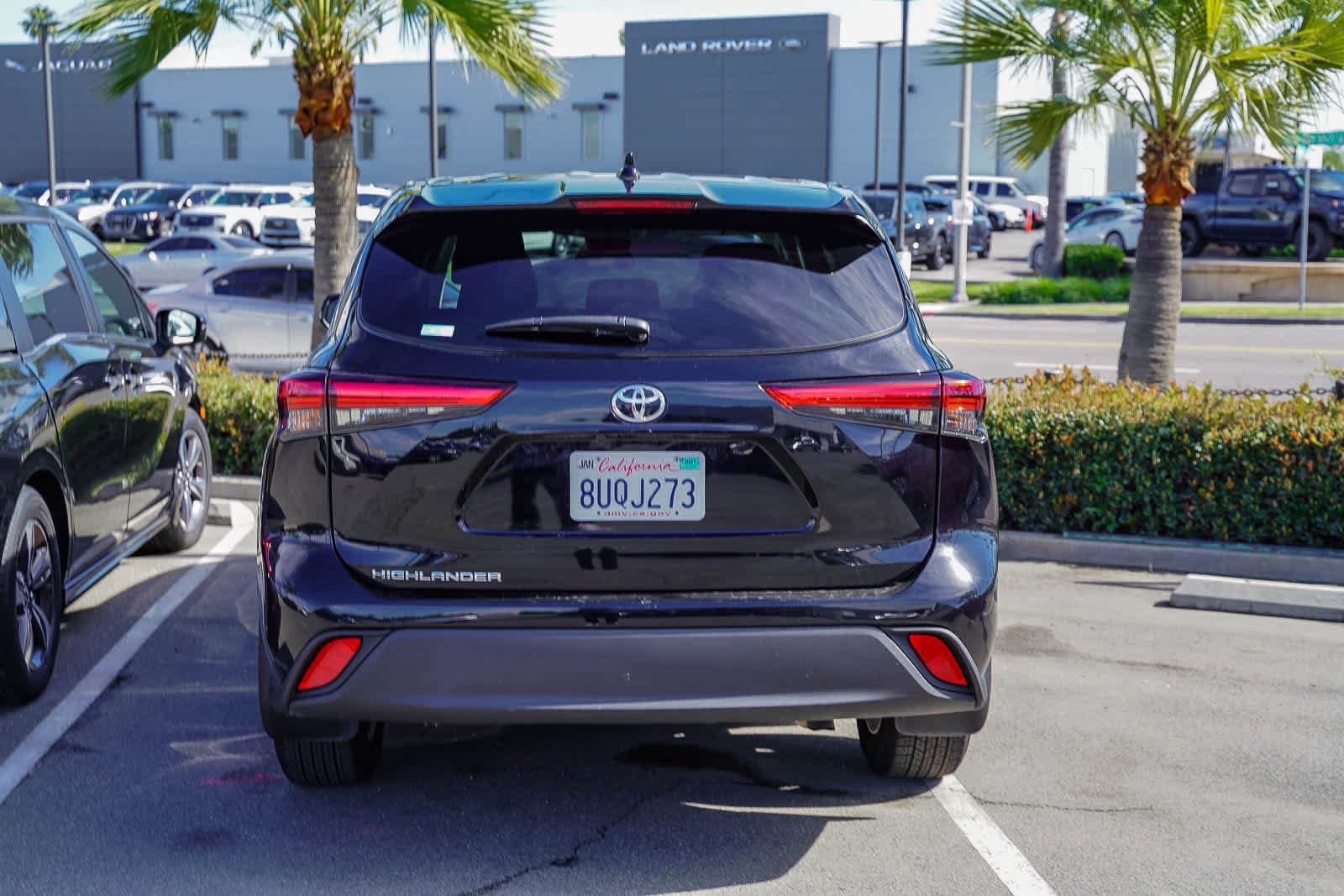 Used 2021 Toyota Highlander L image 11