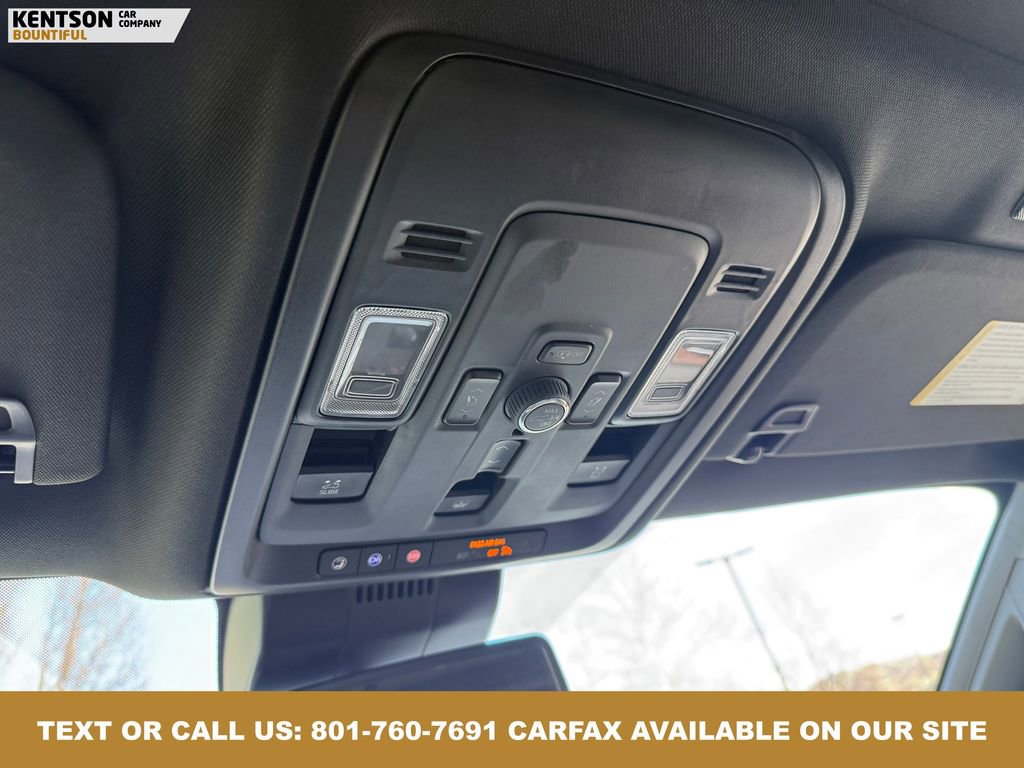 Used 2025 GMC Yukon Denali w/ Sun & Power Step Package image 32