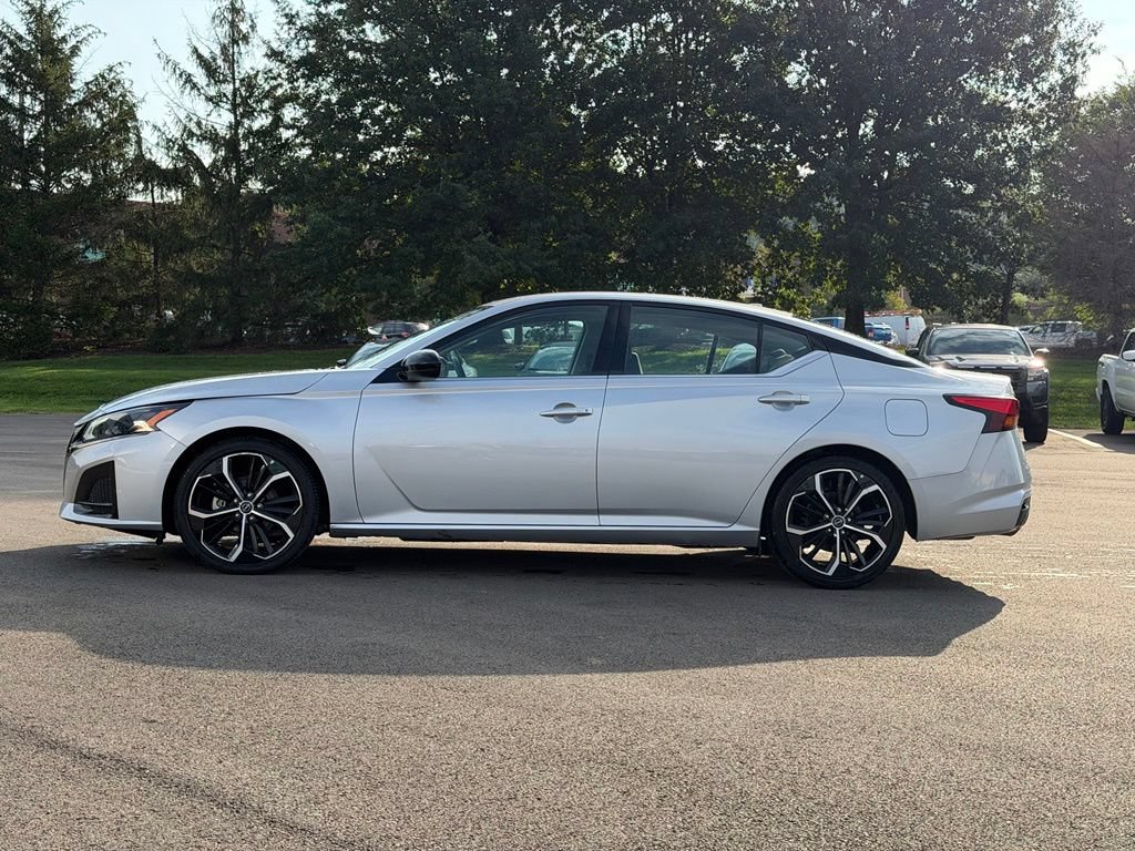 Used 2024 Nissan Altima 2.5 SR FWD image 3