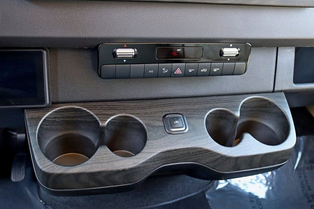 Used 2024 Mercedes-Benz Sprinter 3500 image 25