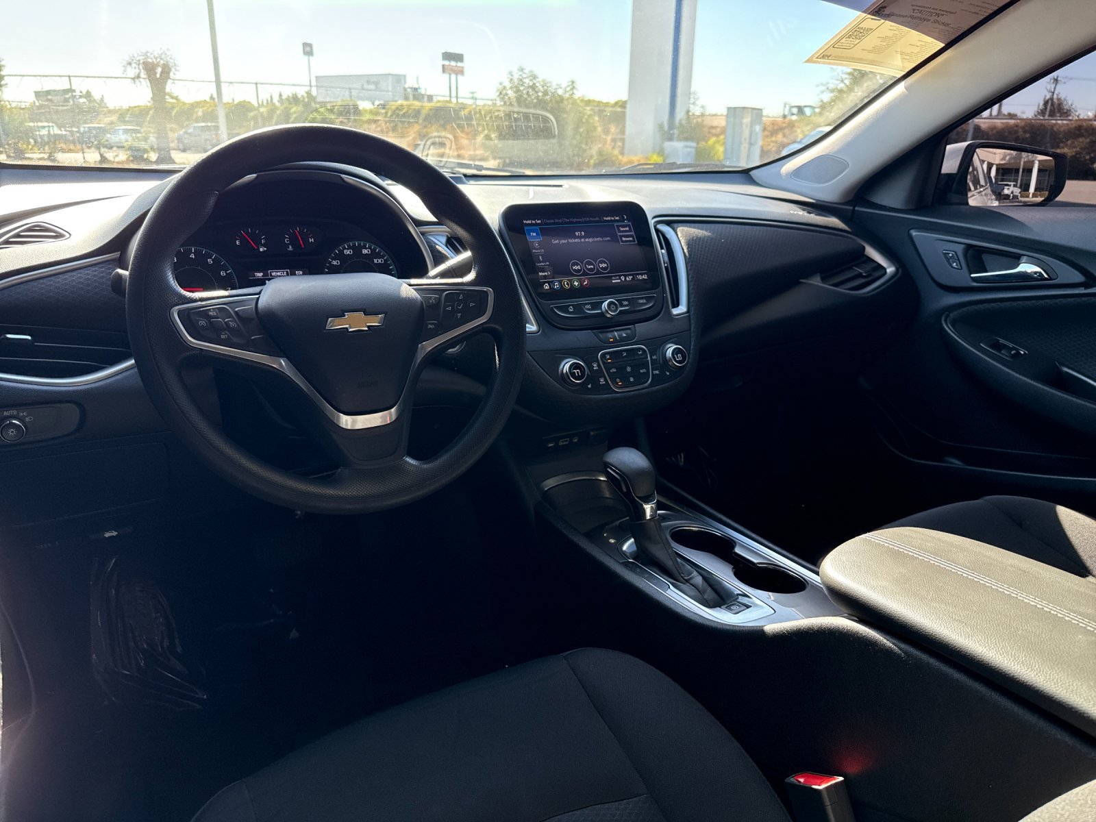Used 2022 Chevrolet Malibu LT FWD image 9