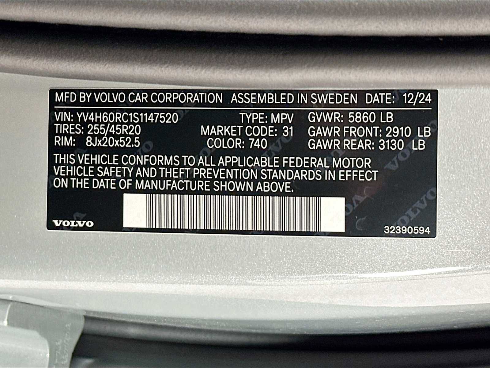 Used 2025 Volvo XC60 T8 Plus w/ Protection Package Premier image 29