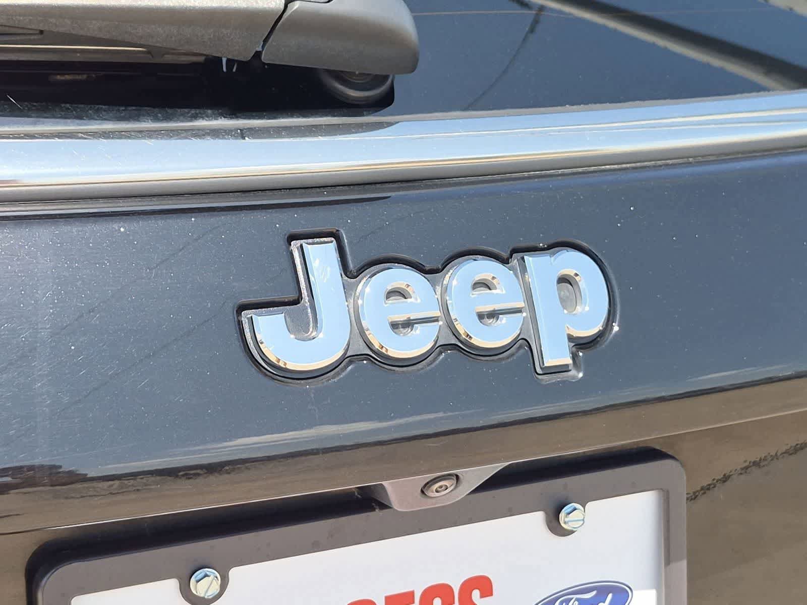 Used 2024 Jeep Compass Latitude AWD/4WD image 29