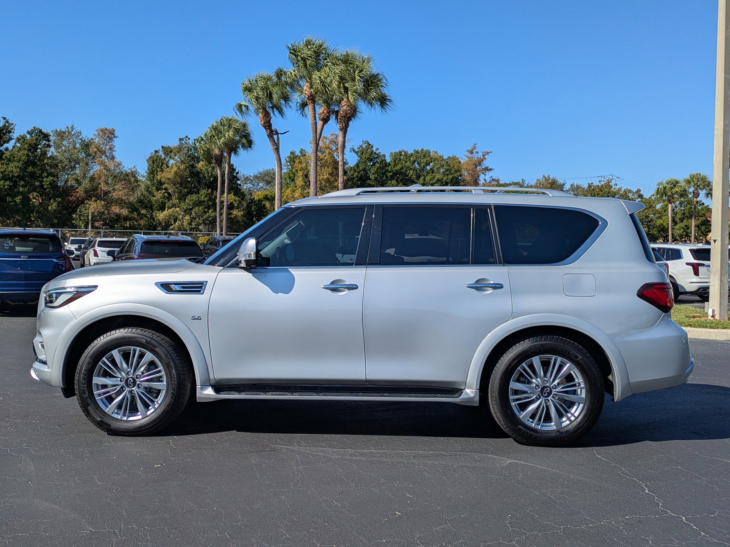 Used 2019 INFINITI QX80 Luxe w/ Proassist Package image 3