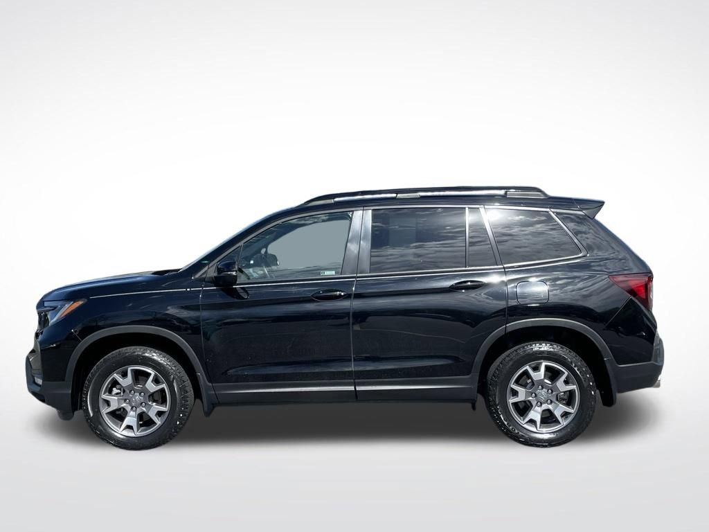 Certified 2023 Honda Passport TrailSport image 2