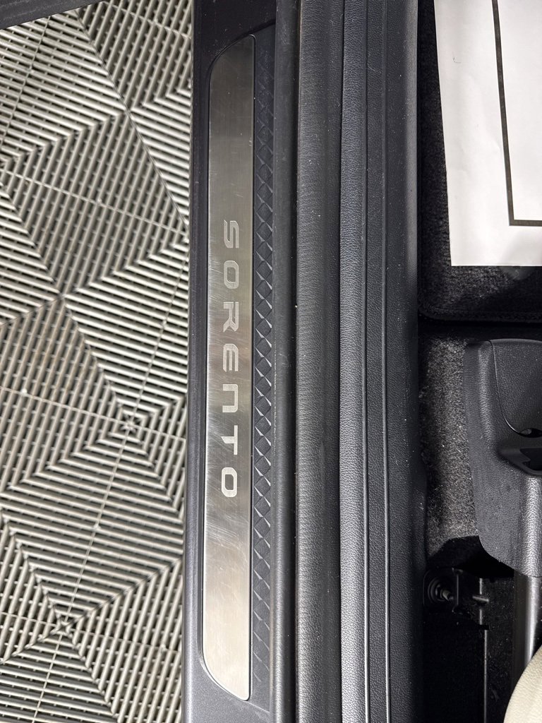 Used 2023 Kia Sorento SX Prestige w/ Panoramic Sunroof Package image 12