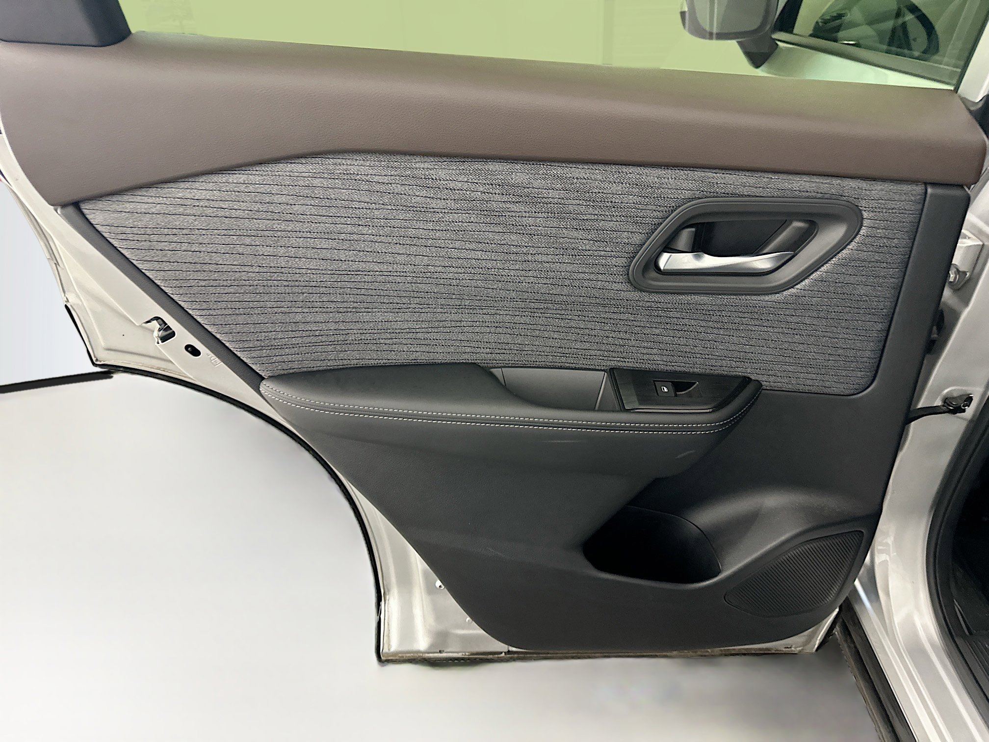 Used 2023 Nissan Rogue SV image 26