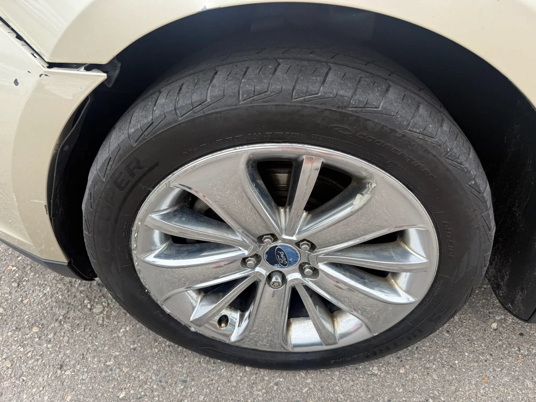 Used 2011 Ford Taurus Limited w/ 301A Rapid Spec Order Code FWD image 9