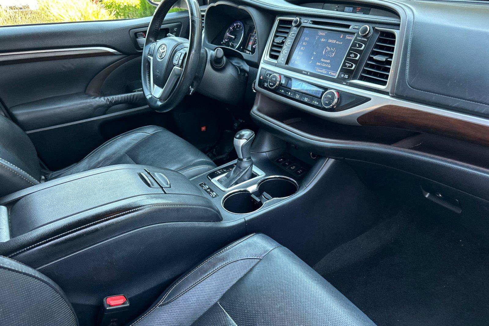 Used 2015 Toyota Highlander Limited AWD/4WD image 16