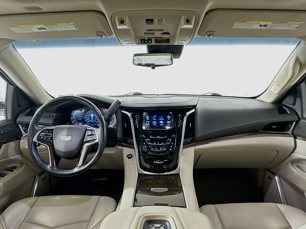 Used 2018 Cadillac Escalade Luxury AWD/4WD image 3