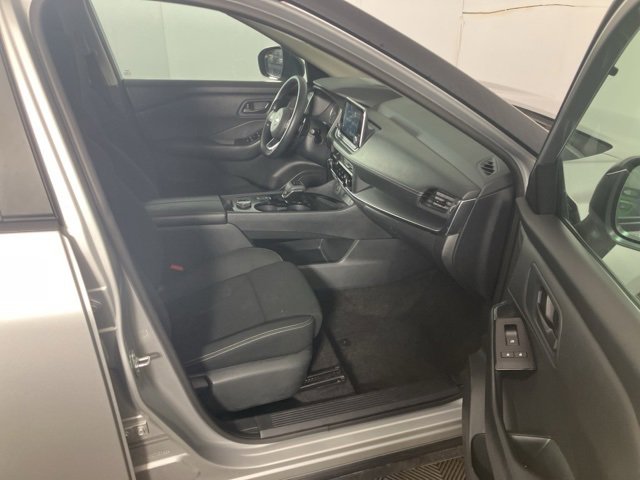Used 2024 Nissan Rogue S image 15