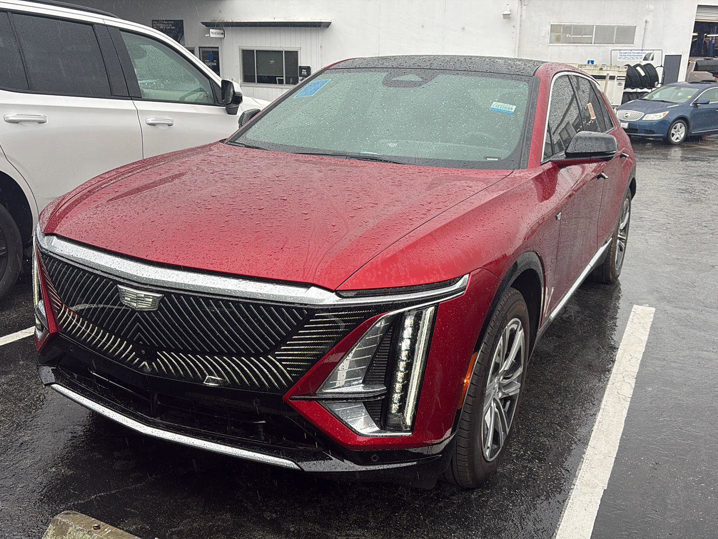 Used 2024 Cadillac Lyriq Luxury RWD image 2