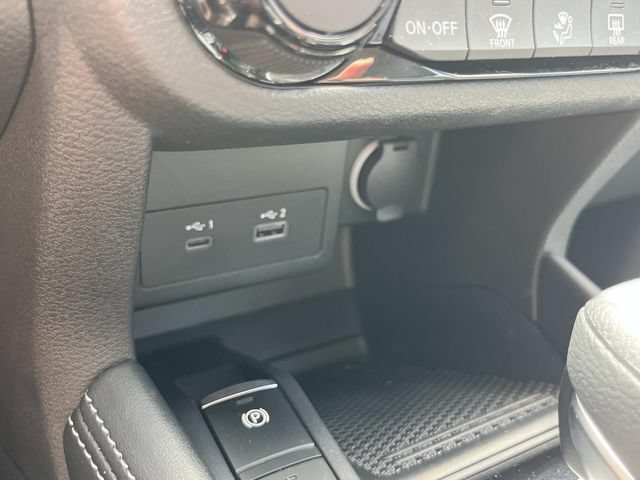 Used 2023 Nissan Kicks SR w/ SR Premium Package FWD image 34