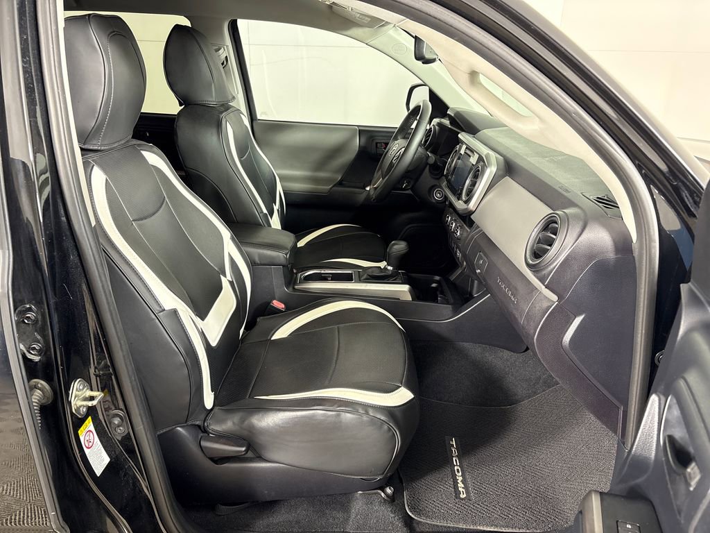 Used 2017 Toyota Tacoma SR5 w/ Tow Package image 6