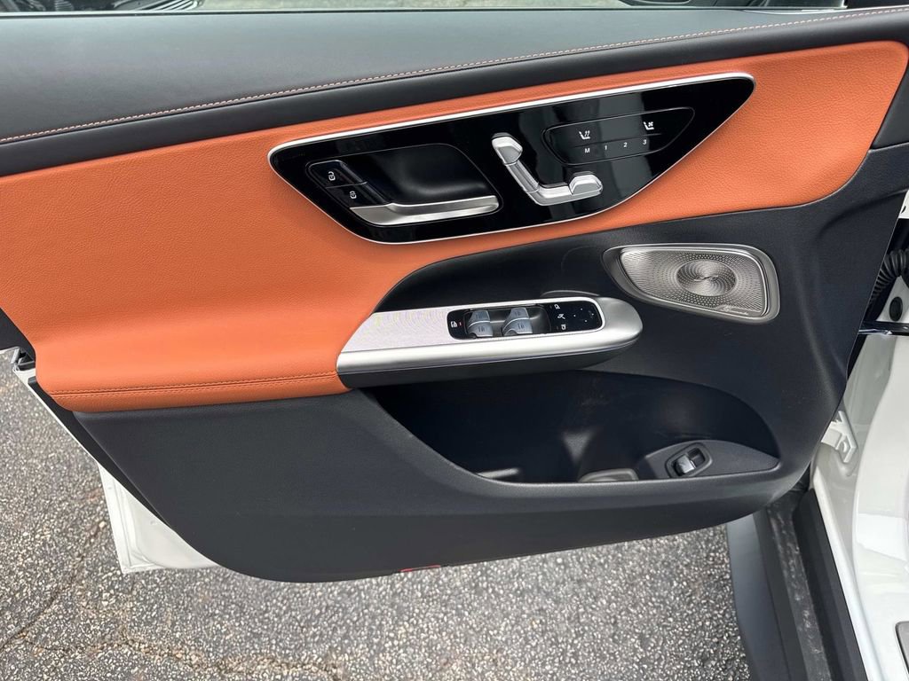 New 2025 Mercedes-Benz GLC 300 4MATIC image 17