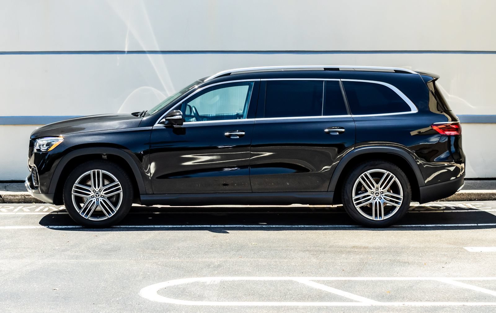 Used 2024 Mercedes-Benz GLS 450 4MATIC image 4