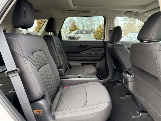 New 2025 Nissan Pathfinder SV w/ SV Premium Package image 11