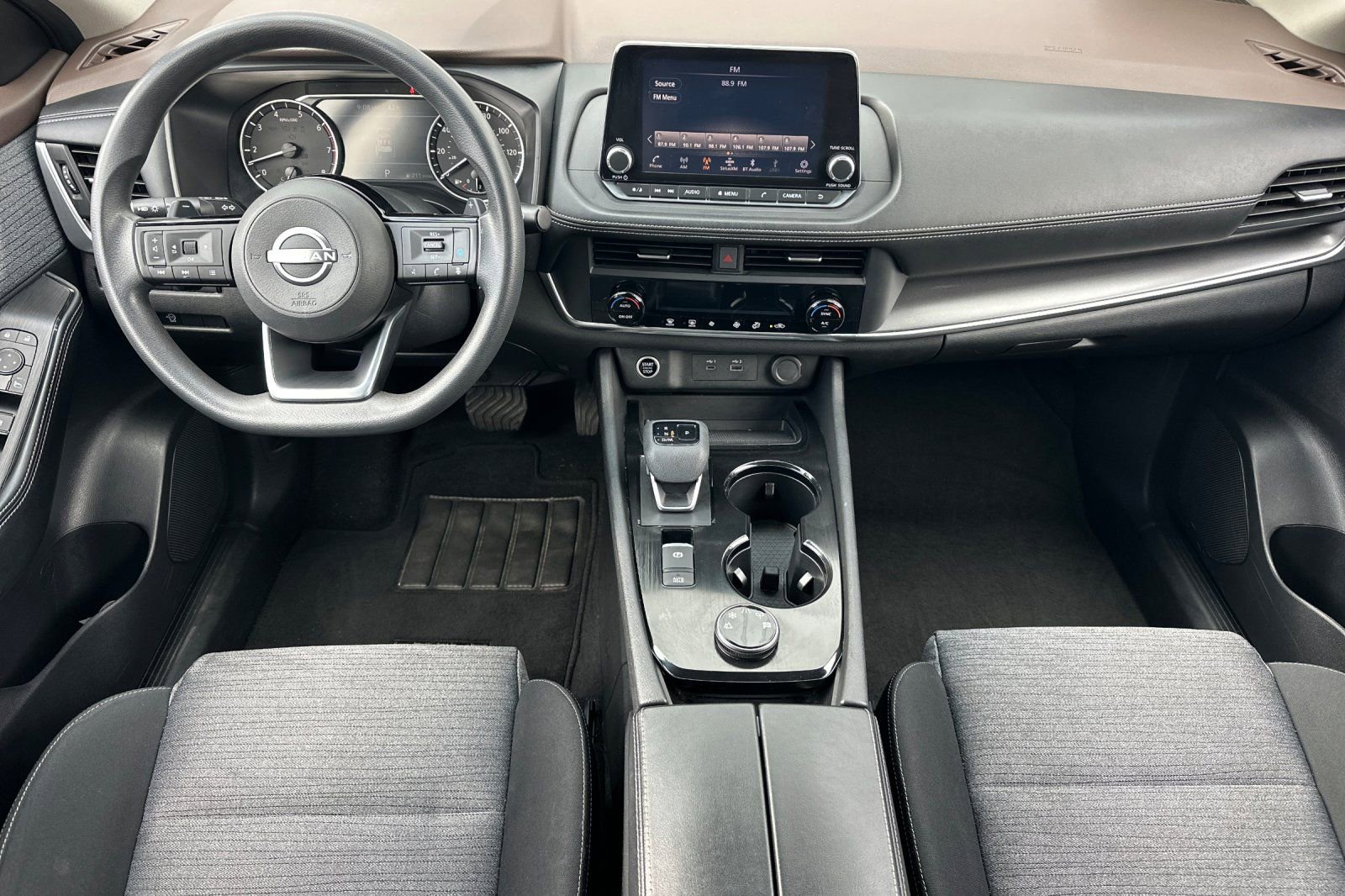 Used 2023 Nissan Rogue SV image 14