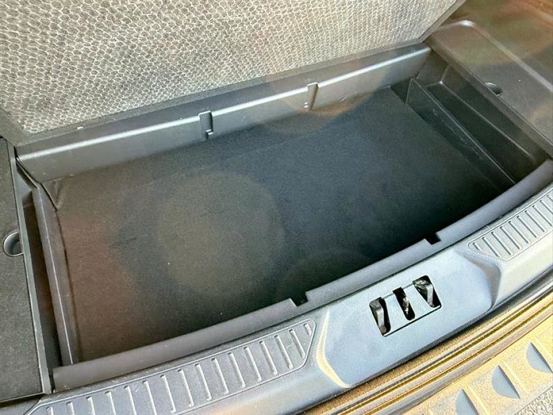 Used 2025 Ford Explorer Active image 16