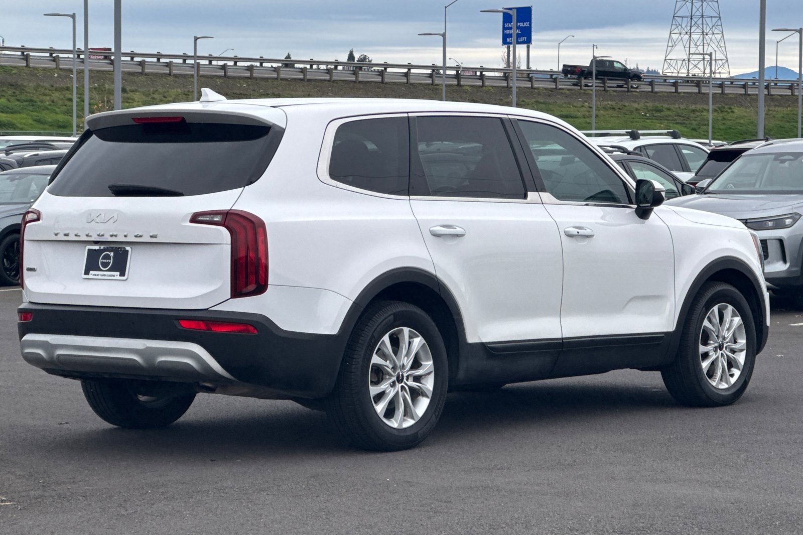 Used 2022 Kia Telluride LX image 3