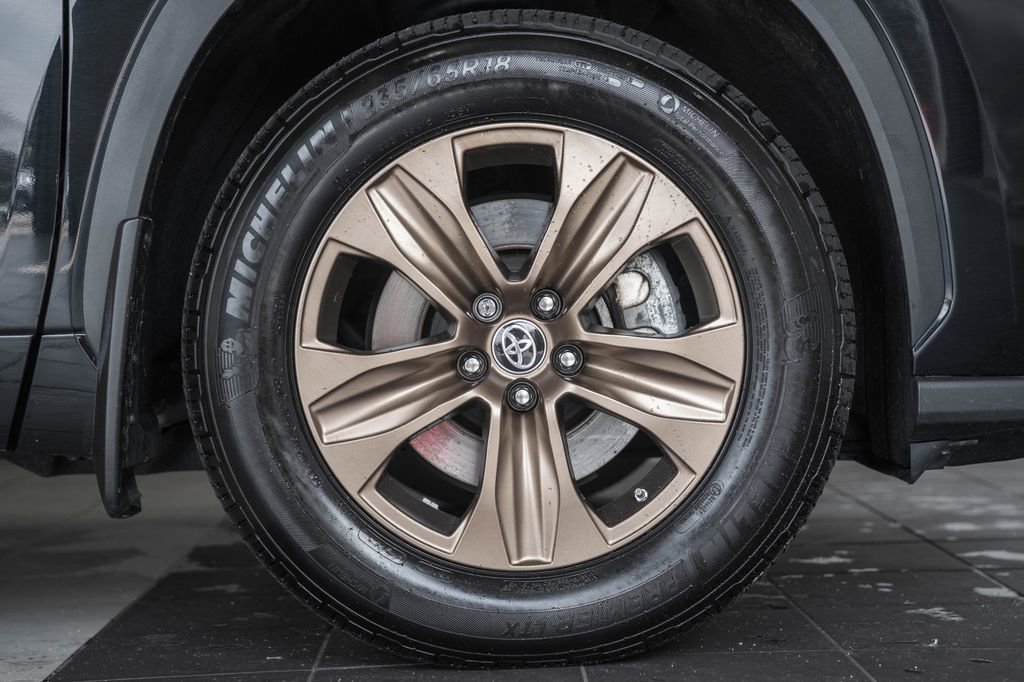 Used 2023 Toyota Highlander Bronze Edition image 16